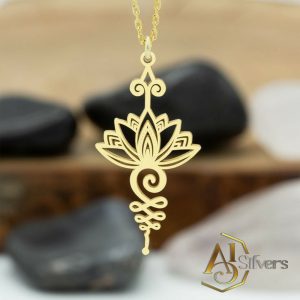 Lotus Çiçeği ve Mistik Figürlü Gümüş Kolye