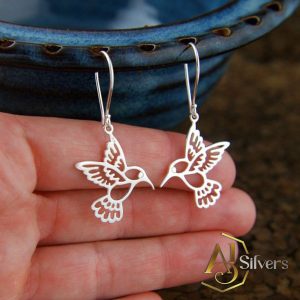 Sinek Kuşu Figürlü Sallantılı Küpe