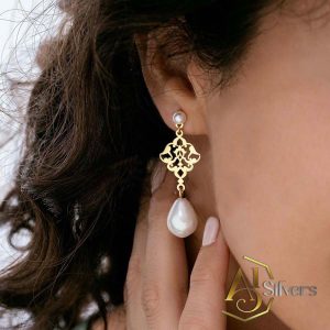 Otantik Motifli Küre ve Damla İncili Gümüş Küpe