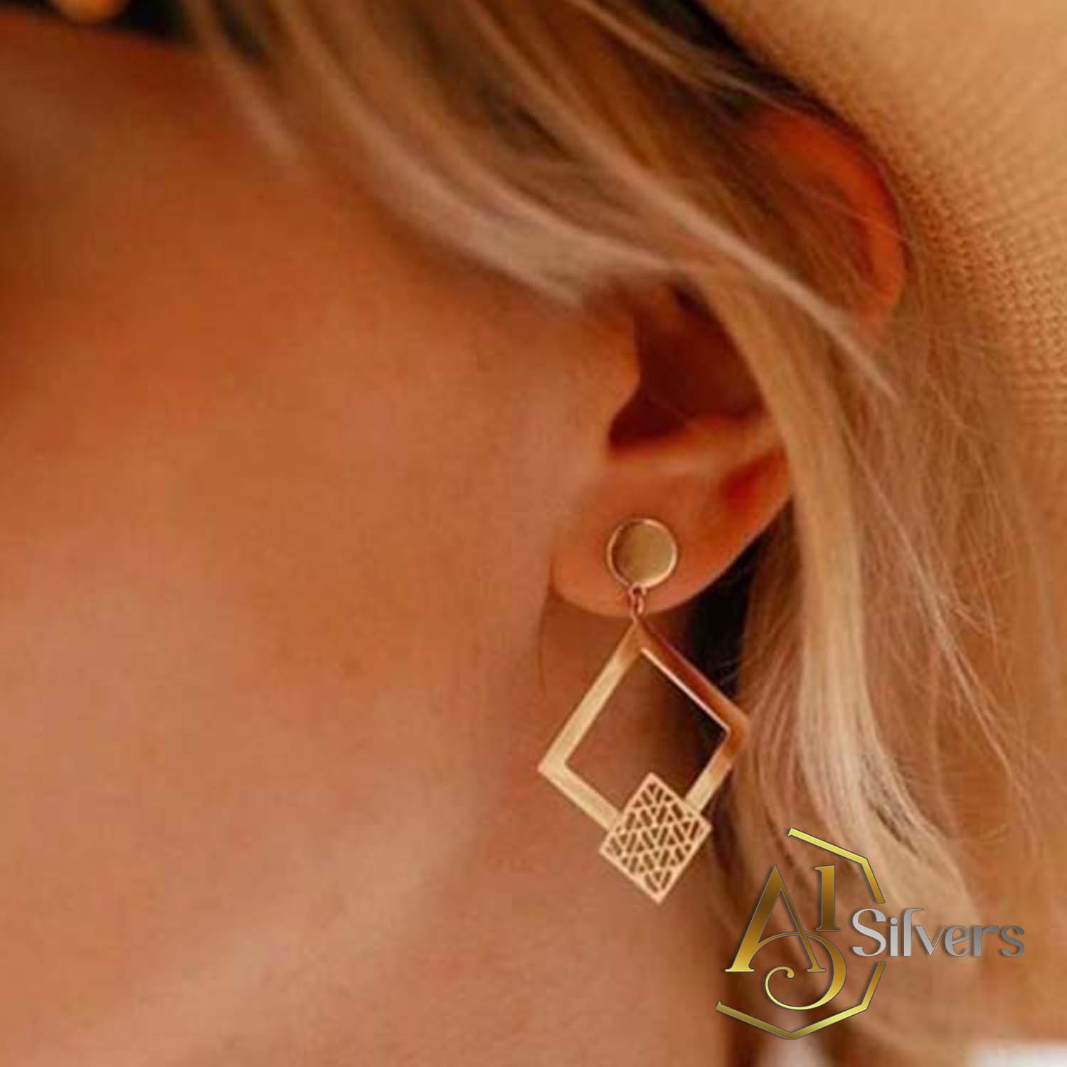 Otantik Motifli Sallantılı Gümüş Küpe